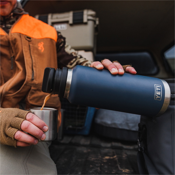 2026 YETI Rambler 36 Oz Flaske Med Chug Cap 70000003354 - Navy